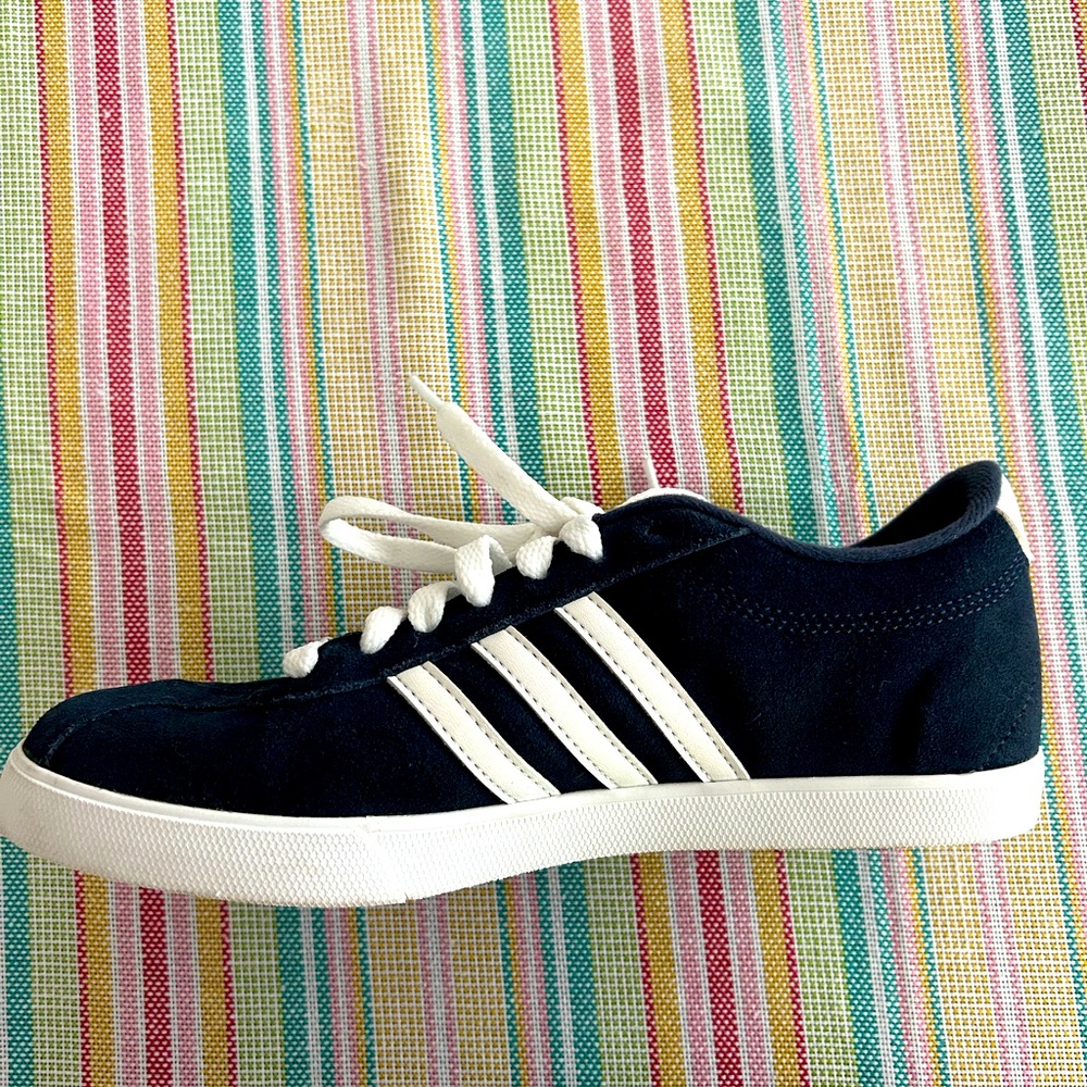 adidas Women's Navy Blue and White Casual Sneakers